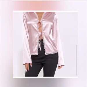 🥰Elegant Pink Sultry Satin & Lace-Trimmed Lounge Top perf for pajama/date💝